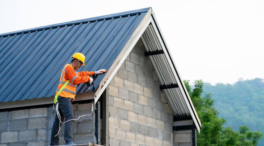 Expert Emergency Roof Repairs services in Chapman, NE